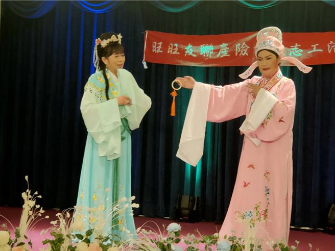 旺旺集团29日在台东娜路弯大酒店扩大举行公益演唱会。（蔡旻妤摄）