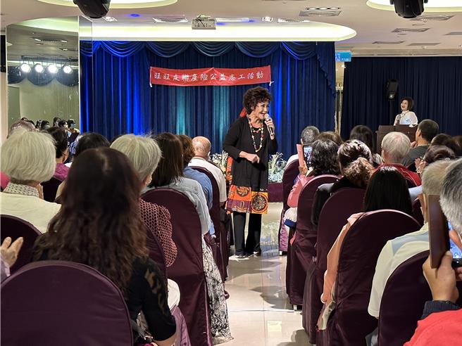 旺旺集团29日在台东娜路弯大酒店扩大举行公益演唱会。（蔡旻妤摄）