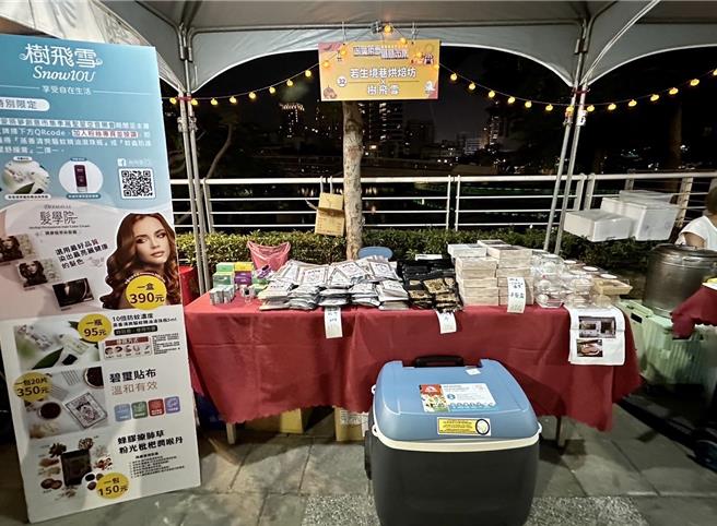 火星生技树飞雪公司特别赞助200份防蚊液及100份舒缓膏，与劳工局一同照顾市民健康。（高市劳工局提供／袁庭尧高雄传真）