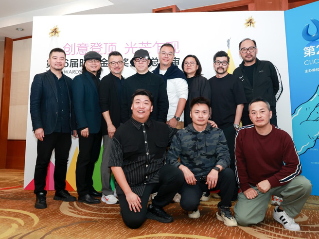 在上海的評審委員：（圖左上至右上）TOPic&Loong創始人兼首席創意官 龍傑琦、RedBank紅岸CEO 馬千里、原漢威士醫學傳播集團首席創意官 竇仁安、上海麥肯執行創意總監 葉耀鴻、藍標傳媒首席創意官 吳凡、群玉山聯合創始人&首席創意官 孫濤、BBDO上海首席創意官 金磊、鍀銫科技聯合創始人;首席創意官 薛振添、（圖左下至右下）時報獎召集人周智、北京天與空創意合夥人 任勇、Heaven&Hell 創始人 李丹。（圖／時報金像獎執委會提供）