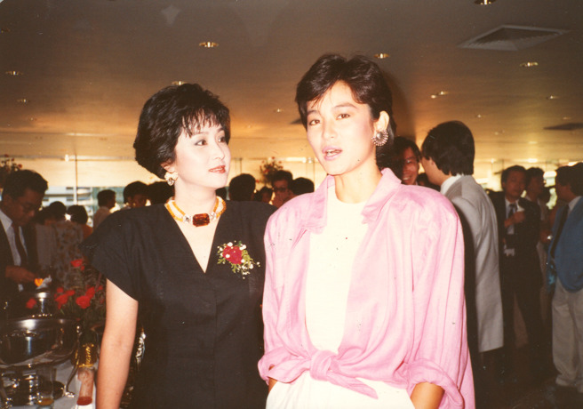 甄珍（左）與林青霞出席活動合影。（圖/中時資料照）