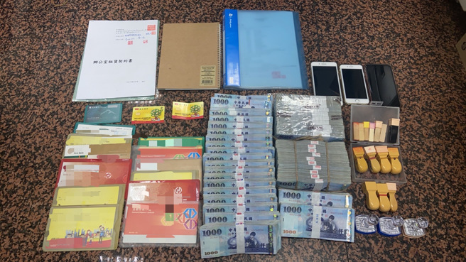 查獲贓款。（圖 / 劉詠韻翻攝）