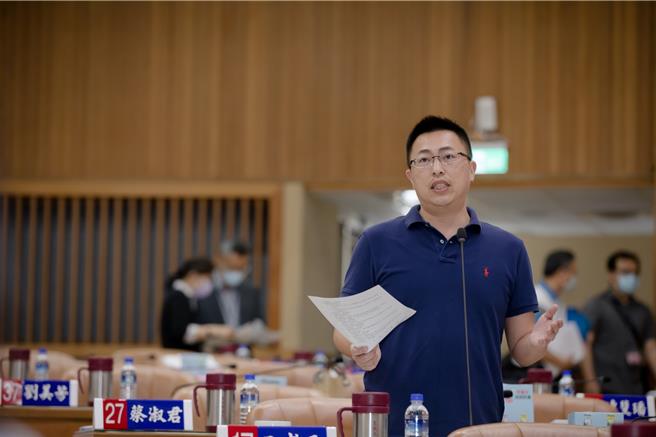 新北市議員王威元認為，中央規畫「一里一據點」目標太流於形式，以新北來看，最小里和最大里的人口就差了100倍，盼新北能以總量管制來看。（新北市議員王威元提供）