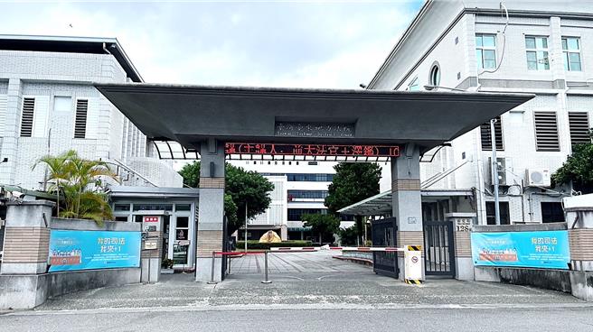 台東田姓女子竊取李姓友人背包及皮夾後，分別藏於張姓友人機車置物箱及飲料杯架，意圖栽贓嫁禍，再趁燈光不足時取走皮夾，依竊盜罪判處拘役15天，得易科罰金。（蕭嘉蕙攝）