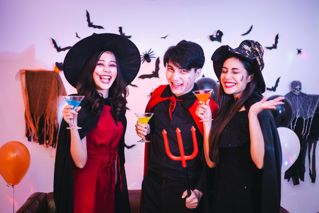 万圣节变装想扮成骷颅人或魔鬼，有7种人不适合。（示意图/达志影像/shutterstock)