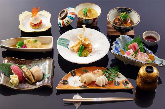 「HAYASE」日本料理餐厅推出每个月依季节食材变化的「季节怀石双人午餐套餐」，旅展限定价4400元。(JR东日本大饭店台北提供)