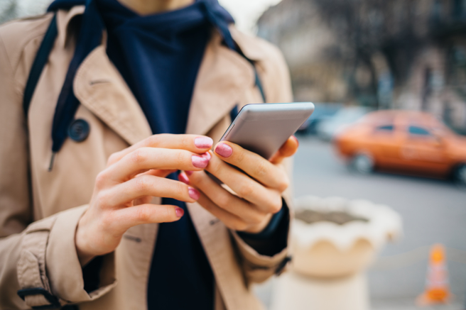 在充斥着科技与3C的现代社会中，无论食、衣、住、行、育、乐都可以透过各种不同的数位服务或App得到满足。（图／Shutterstock）