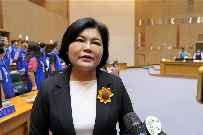 藍白整合30日進入政黨協商階段，雲林縣長張麗善（前中）對此表示，看到2黨主席坐下來談，這是非常大的進步，很符合全民期待。（張朝欣攝）