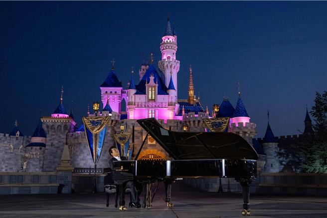 钢琴巨星郎朗12月将到台北流行音乐中心，演奏多首迪士尼动画金曲。（牛耳艺术提供）