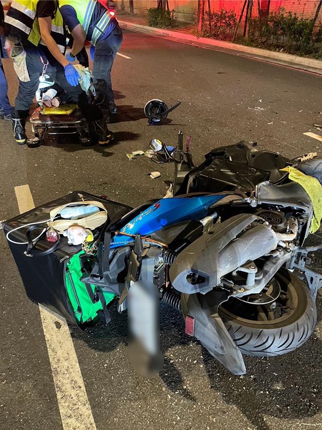 李女机车被撞得支离破碎。（中和警分局提供）