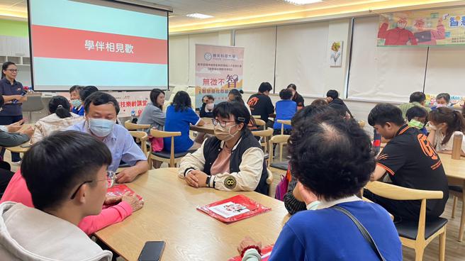 首场社区服务大家反应热烈。（图片来源：辅英科大提供）
