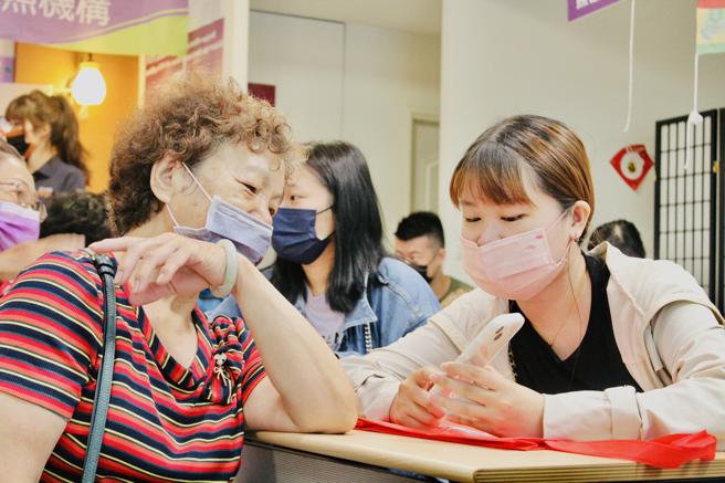 长照科系培训数位种子尖兵  至社区服务预防失智及诈骗