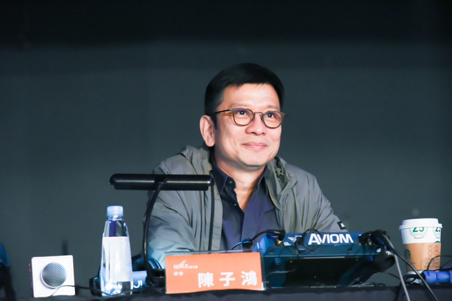 評審團主席陳子鴻肯定學生表現，認為參賽隊伍都有機會進入音樂圈。(戴志揚翻攝)