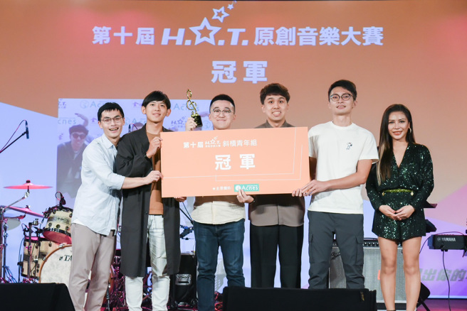 斜槓青年組冠軍竹冠樂團。(戴志揚翻攝)