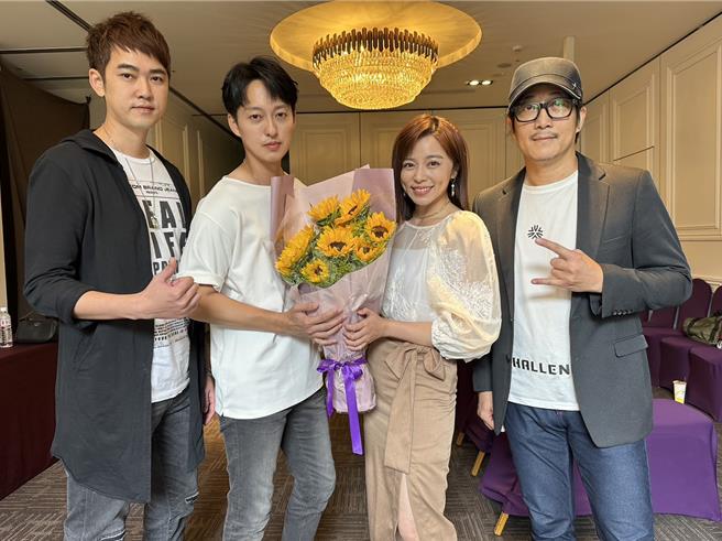 王瞳現身力挺霸氣樂團。（星之國際提供）