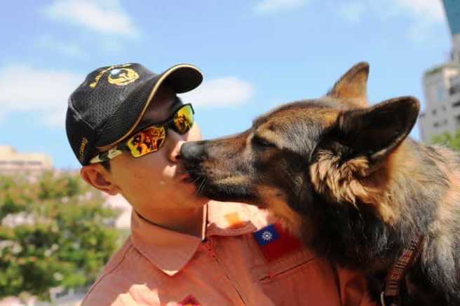 北市搜救队脸书PO出Pasha生前的照片。（翻摄脸书臺北市搜救队）