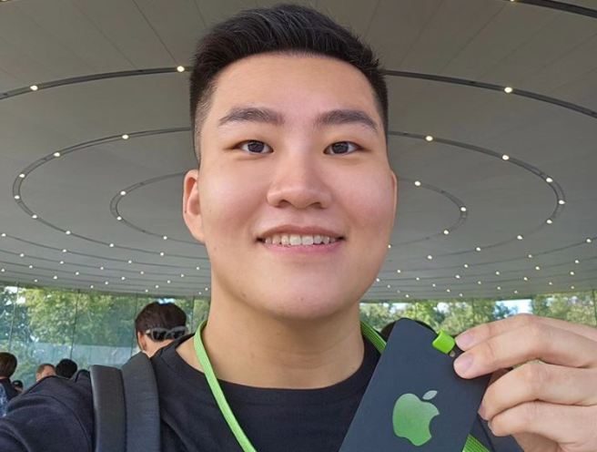 Joeman开箱乐天女孩休息室。（图／翻摄自Joeman IG）