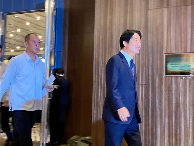 民进党总统参选人、副总统赖清德（右）今参加「国际星空联盟飞行员协会ASAP执行理事会议」开幕活动。（陈佑诚摄）