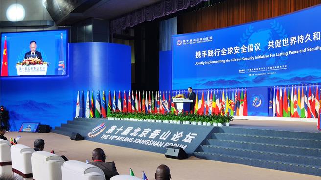 大陆外交部部长助理农融10月31日以「携手践行全球安全倡议，共促世界持久和平安全」为题进行演讲。（吴泓勋摄）