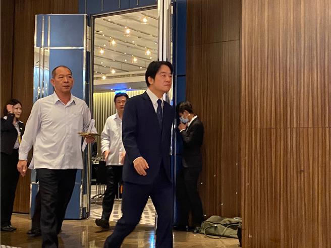 民進黨總統參選人、副總統賴清德（右）今參加「國際星空聯盟飛行員協會ASAP執行理事會議」開幕活動。（陳祐誠攝）