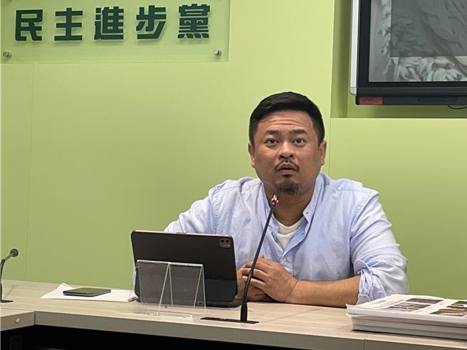 民眾黨總統參選人柯文哲先前表示，農民保險是大撒幣，綠委洪申翰認為，農民相對弱勢，政府提供生活基本收入保障，但在柯眼中，農民只是犧牲國家利益的一群，柯對於弱勢者歧視、刻薄，相當不可取。（蔡雯如攝）