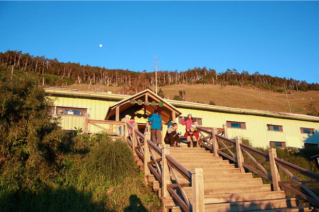 陪伴山友50多个年头的雪霸国家公园三六九山庄即将走入歷史，雪管处留下三六九山庄最后身影。（雪管处提供／谢明俊苗栗传真）