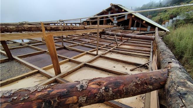 陪伴山友50多个年头的雪霸国家公园三六九山庄即将走入歷史，目前已展开拆除作业。（雪管处提供／谢明俊苗栗传真）