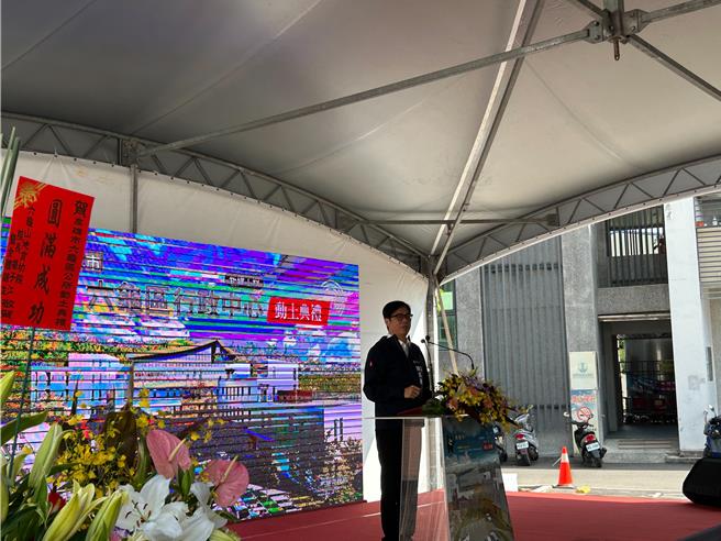 高雄市六龜區行政中心新建工程今日舉辦動土典禮，市長陳其邁出席，強調對於城鄉同步發展，市府展現照顧偏鄉決心。（林雅惠攝）