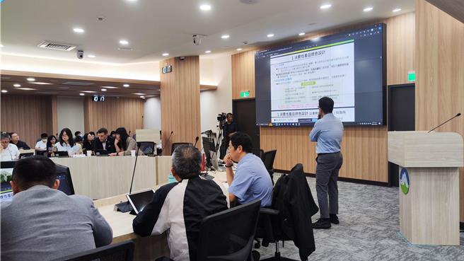 环境部今天邀集公协会召开《资源循环促进法》立法方向研商会。（林良齐摄）