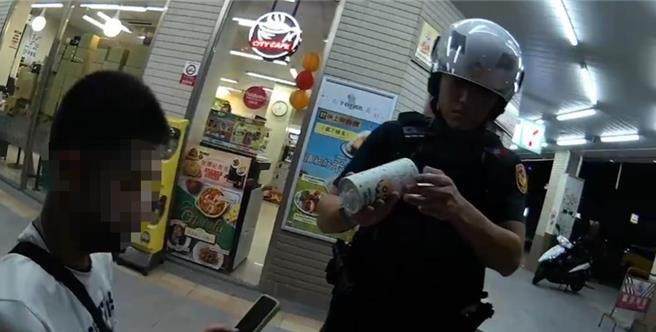 许姓男子2度遭同一警查获毒品，直呼「好尷尬」。（警方提供／任义宇高雄报导）