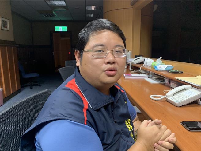 基隆市議會31日進行警察局業務報告，多位議員針對監視器損壞妥善率問題提出質詢。市議員韓世昱表示，在更新監視器同時，應檢討系統數位化以及與民政處監視器的整合，同時也可參考新北市的「雲龍系統」，增進監控的效能。（徐佑昇攝）