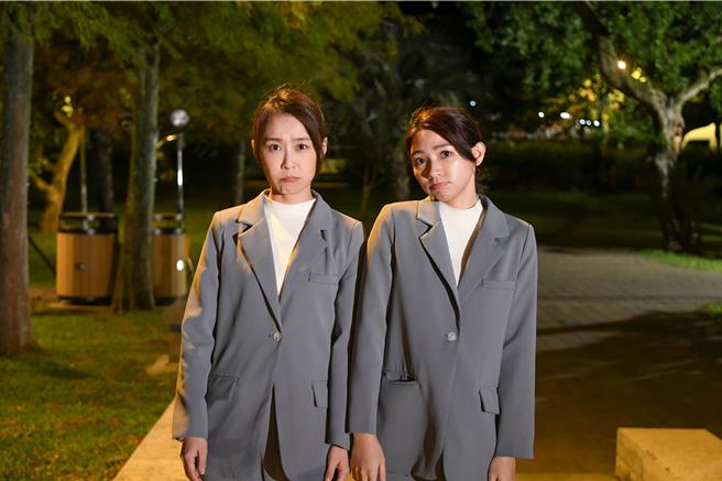 曾智希（右）回锅客串，左为林昀希。（三立提供）