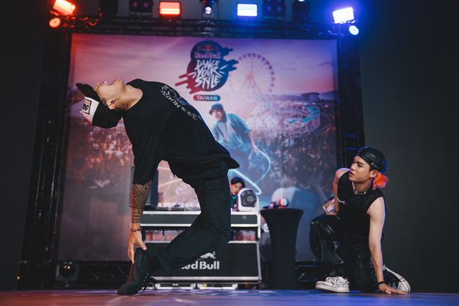 JUN（陳俊，左）今年7月在Red Bull Dance Your Style台灣大賽脫穎而出，他將代表台灣前往德國角逐最終決賽資格。（Red Bull提供）