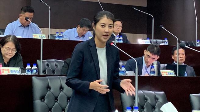 南投縣長許淑華31日在南投縣議會上正式向台積電招手，強調中興新村是台積電設廠最好的選擇。(曾雪蒨攝)