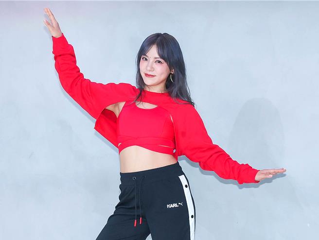 丁噹今為演唱會練舞，展現近來訓練成果。（粘耿豪攝）