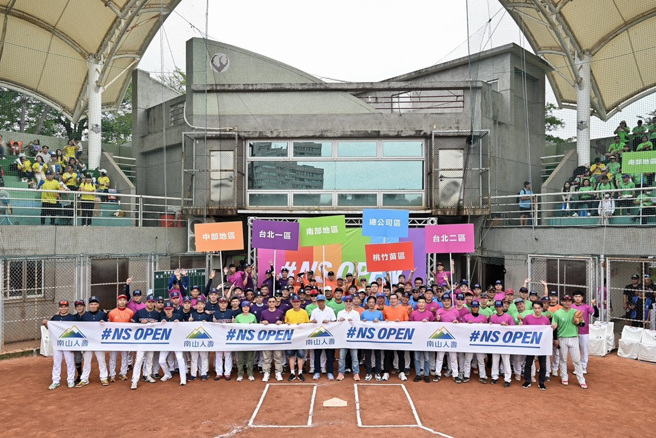 南山人寿60周年举办NS OPEN公开赛，垒球项目由6支队伍从36队脱颖而出，争夺最后的冠亚军殊荣。(图:南山人寿提供)