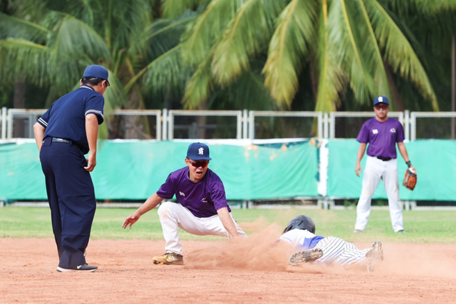 南山人寿强打健康牌策略，企业内部运动赛事也毫不马虎，参赛选手卯足全力，打出一场场的精彩好球。(图:南山人寿提供)