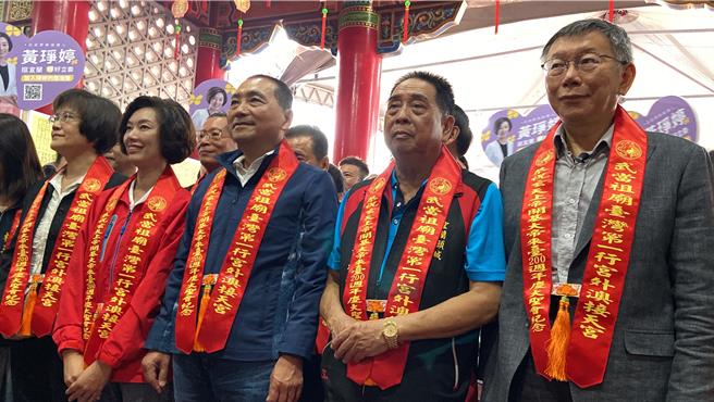 蓝白昨日首次政党协商，31日柯文哲（右1）、侯友宜（右3）同台让外界质疑是早安排好的行程。（吴佩蓉摄）