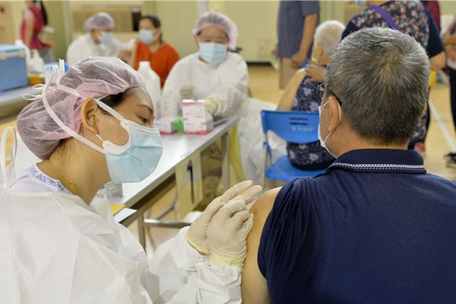 苗栗縣衛生局澄清施打率資料有誤。（本報資料照片）