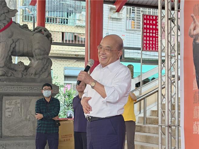 蘇貞昌批評藍營要刪除國防預算阻止人民保家衛國，舉例「女兒遇到壞人也要買防狼噴霧防身」。（任義宇攝）