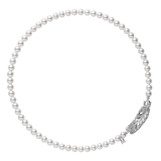 MIKIMOTO Feather系列羽毛造型珍珠串鍊，11萬元。（MIKIMOTO提供）