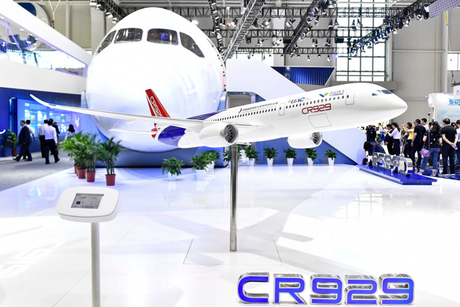CR929原為中俄合作，但雙方在發動機、市場切割與業務方向出現重大分歧，最後俄方退出，將由中國獨力開發。（圖／新華社）