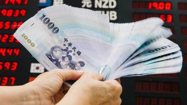 31日新台币兑美元收在32.419元、升0.6分。图／本报资料照片
