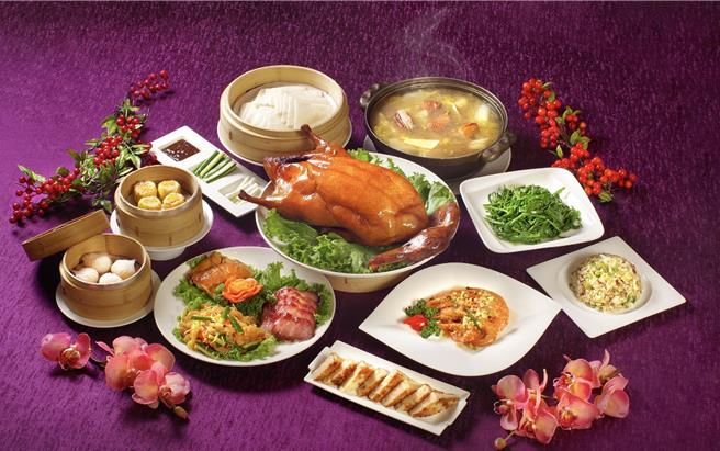 2023年10月18日台北市／ 台北天成大飯店翠庭招牌烤鴨四人合菜兌換券3600元。（台北天成大飯店提供／吳娮翎台北傳真）