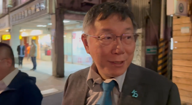 柯文哲面對媒體的詢問沒有回答上車離去。（翻攝畫面）