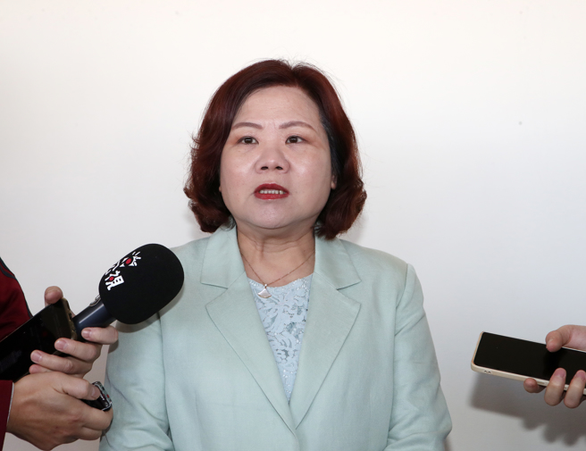 立法院社福及卫环委员会1日审查113年度中央政府总预算案关于劳动部主管预算（公务及基金预算）等案，列席的劳动部长许铭春（图）于会前受访。（刘宗龙摄）