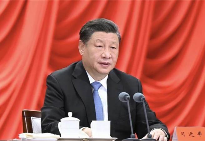 剛結束的大陸中央金融工作會議釋出未來金融發展訊號，包含要持續加強服務實體的政策工具，另一面也提升全面監管並防止重大風險。（新華社）