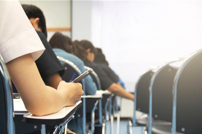 国中女学生水壶遭恶搞 喝下不明物体，提告求偿遭判决驳回。（示意图，达志影像）