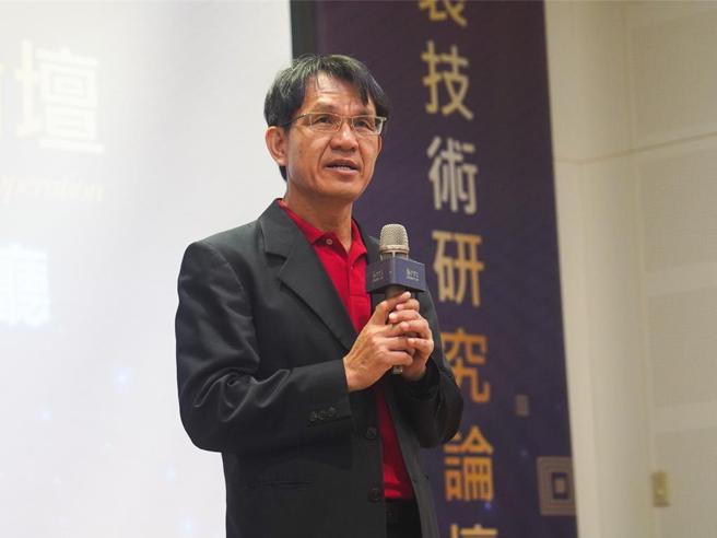 日月光高雄廠洪松井資深副總今（1）日在第11屆封裝技術研究發表會上致詞。（圖／日月光）