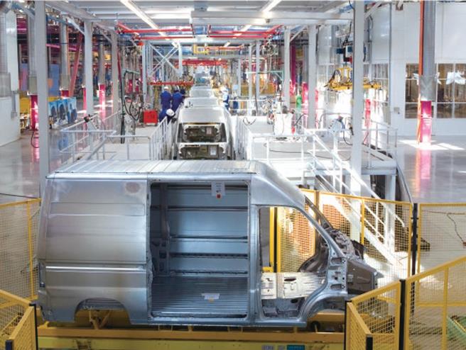 台电今推「批次生产时间电价」，拉高尖离峰价差到6至7元，吸引厂商移转产线时间。（资料照）